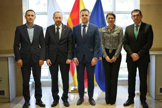 Средба во Царинска Управа